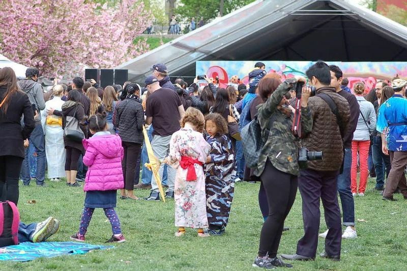 桜の名所で、毎年春の桜祭りには多くの人々が訪れる。(c) Kasumi Abe