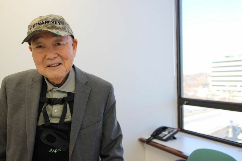 ベトナム戦争を生き抜いた退役軍人でもある、古本さん。現在会長を務める「古本不動産」のニュージャージー・オフィスにて。(c) Kasumi Abe