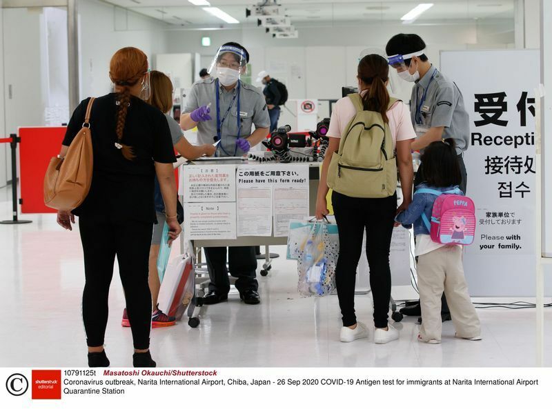 空港検疫のイメージ写真（写真は20年、成田空港の様子）。22年羽田空港でもこのようなチェックポイントが「永遠」に入国者を待ち受けた。