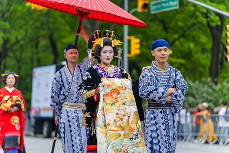 花魁道中を披露したパフォーマー集団「Ayame」。この日は9人で参加した。（写真は本人提供）