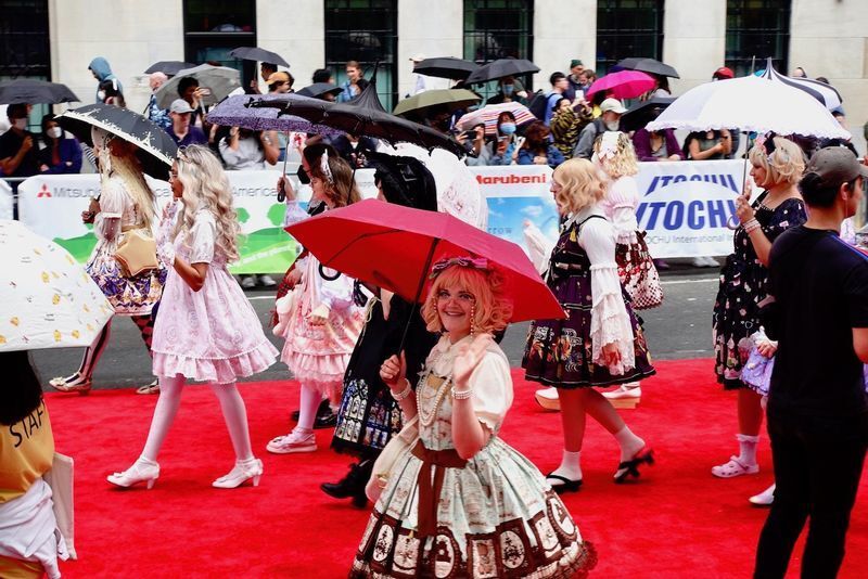 ロリータファッションで行進した「New York Lolitas」。(c) Kasumi Abe