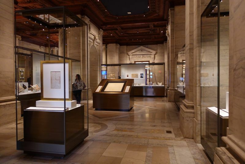 博物館の機能も。ワシントン初代大統領の公文書〜日本の古書まで4000年にわたる重要文化財の古文書展『Treasure』（慈善団体ポロンスキー財団）が初の常設形式で開催。(c) Kasumi Abe