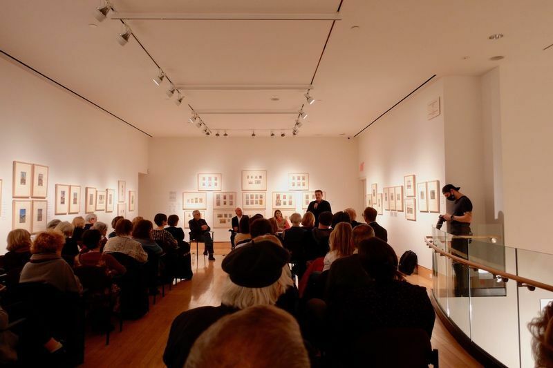 ロシアのウクライナ侵攻から1年のこの日、NYのウクライナ美術館は「脱植民地化」をテーマにしたパネルディスカッションを催し、大勢の人が集まった。(c) Kasumi Abe