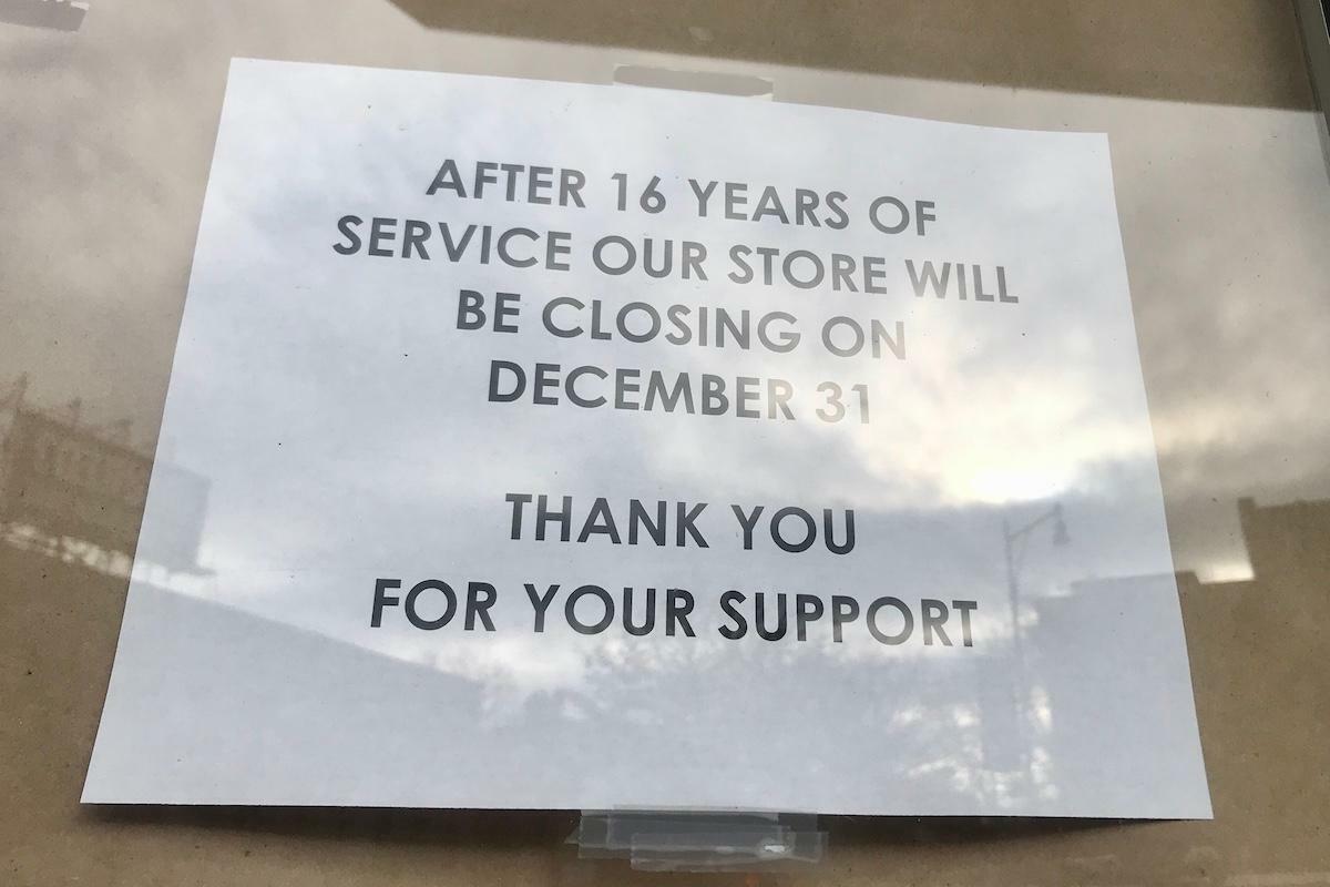 早速閉店するペット店も。16年間の営業を経て昨年大晦日に閉店を告げる州内のペットショップ。(c) Kasumi Abe