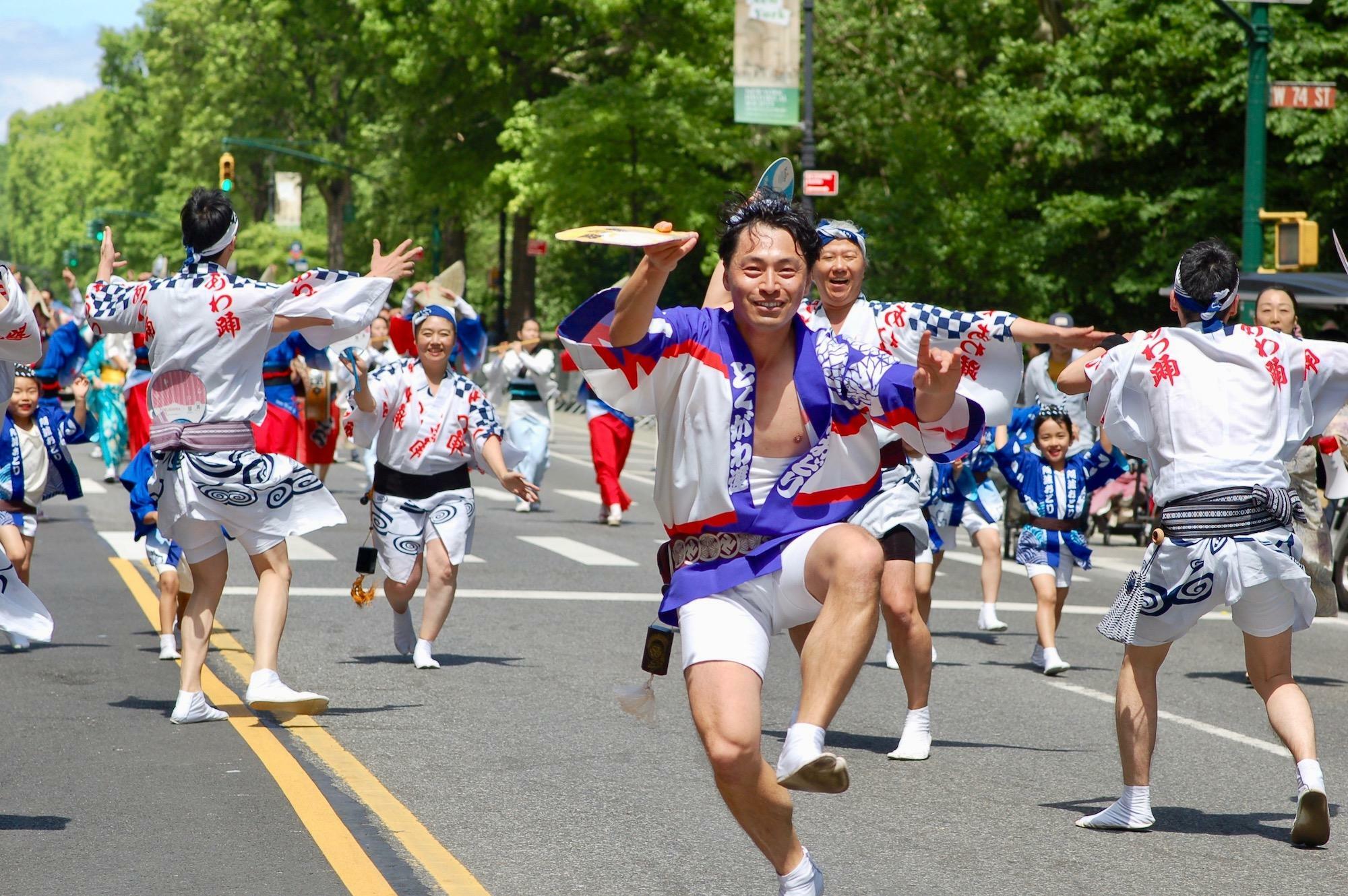日本の祭り、和太鼓、武道、アニメなどの団体や日系企業など今年は99団体、約2500人が行進し、日本の文化をニューヨーカーに披露した。© Kasumi Abe