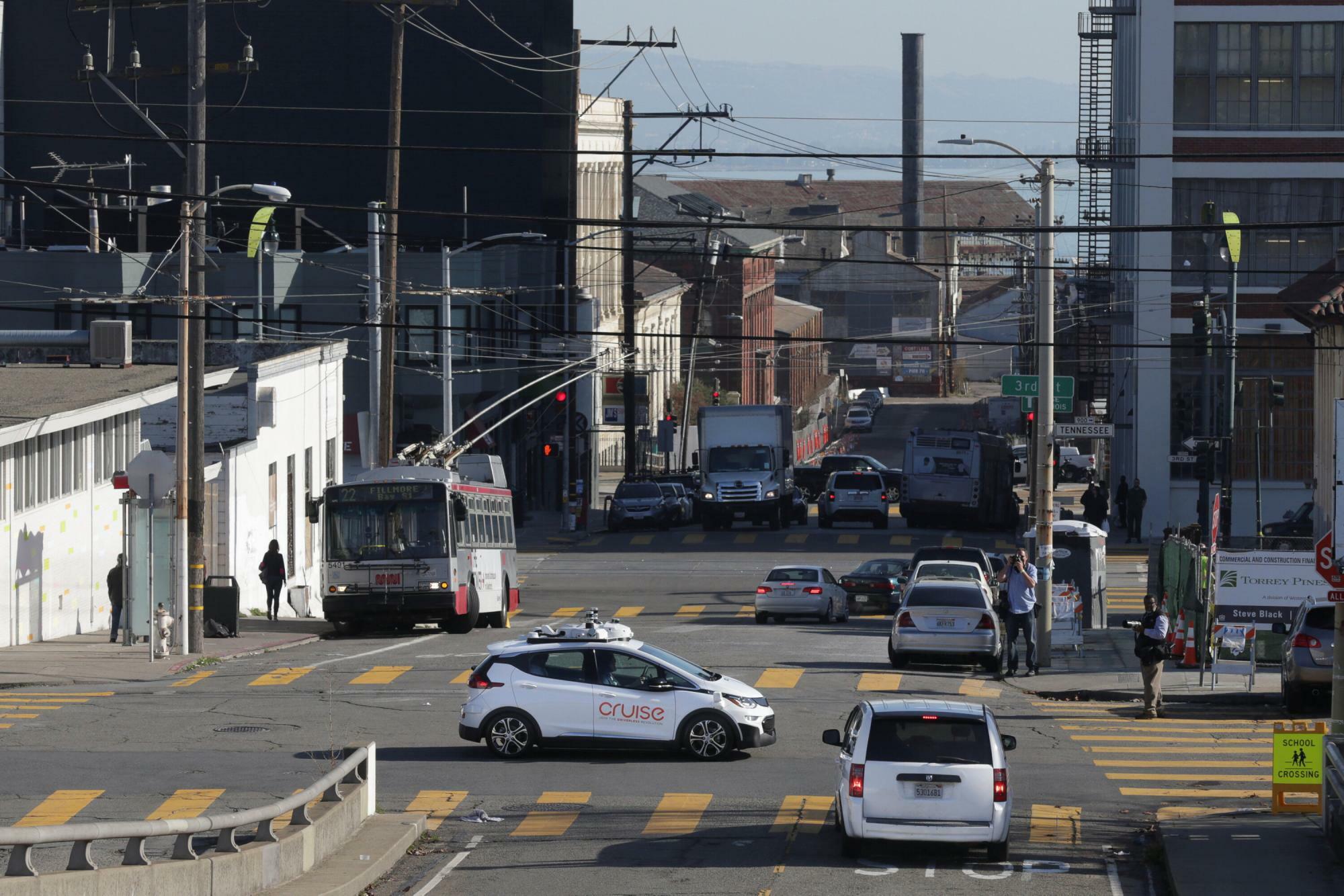 クルーズの走行イメージ写真。サンフランシスコ市内の本社近くを走行する様子（2018年9月撮影）。