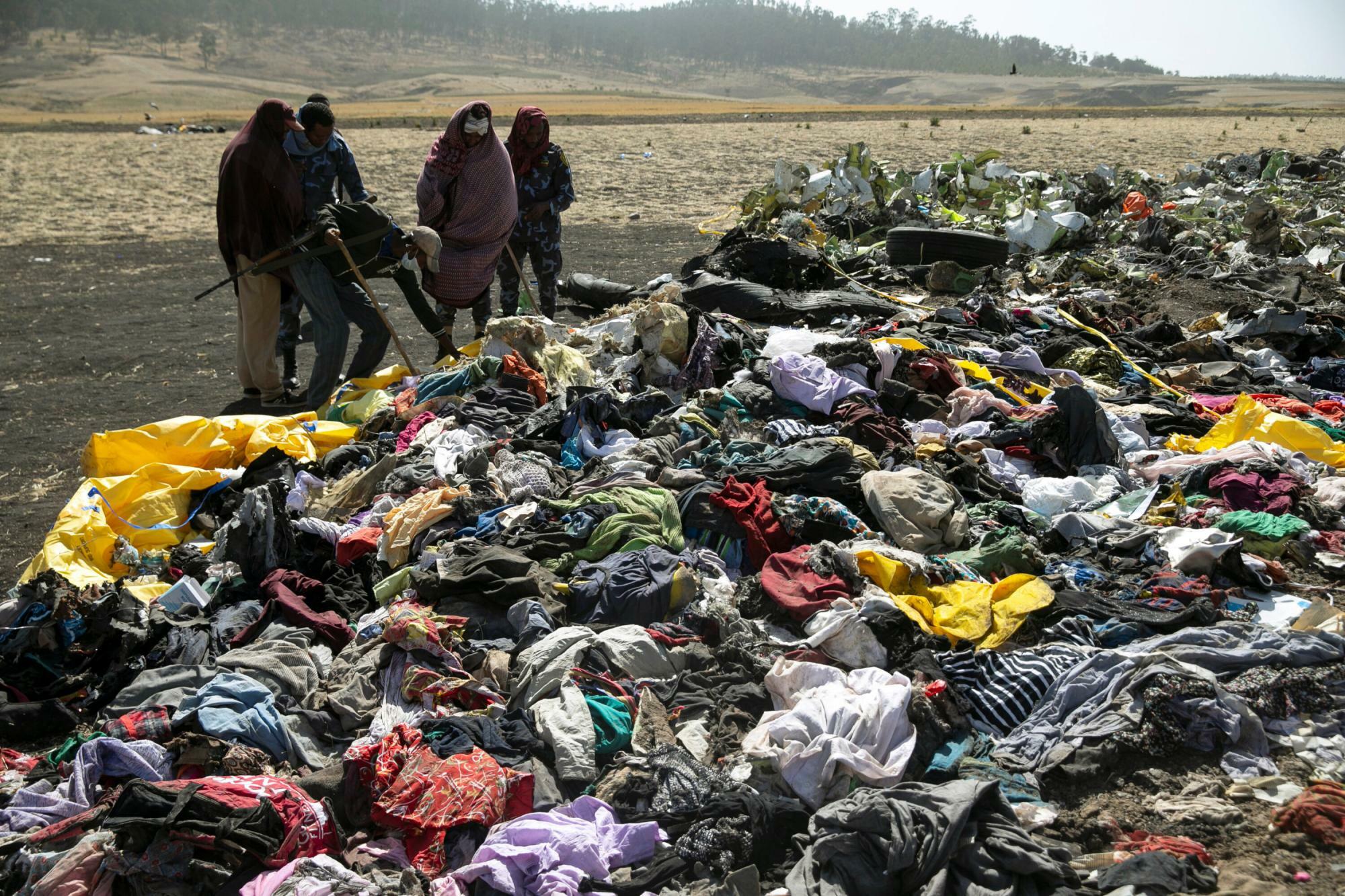 犠牲者157人の所持品が集められたエチオピア航空ET302便墜落現場。撮影日は2019年3月12日。