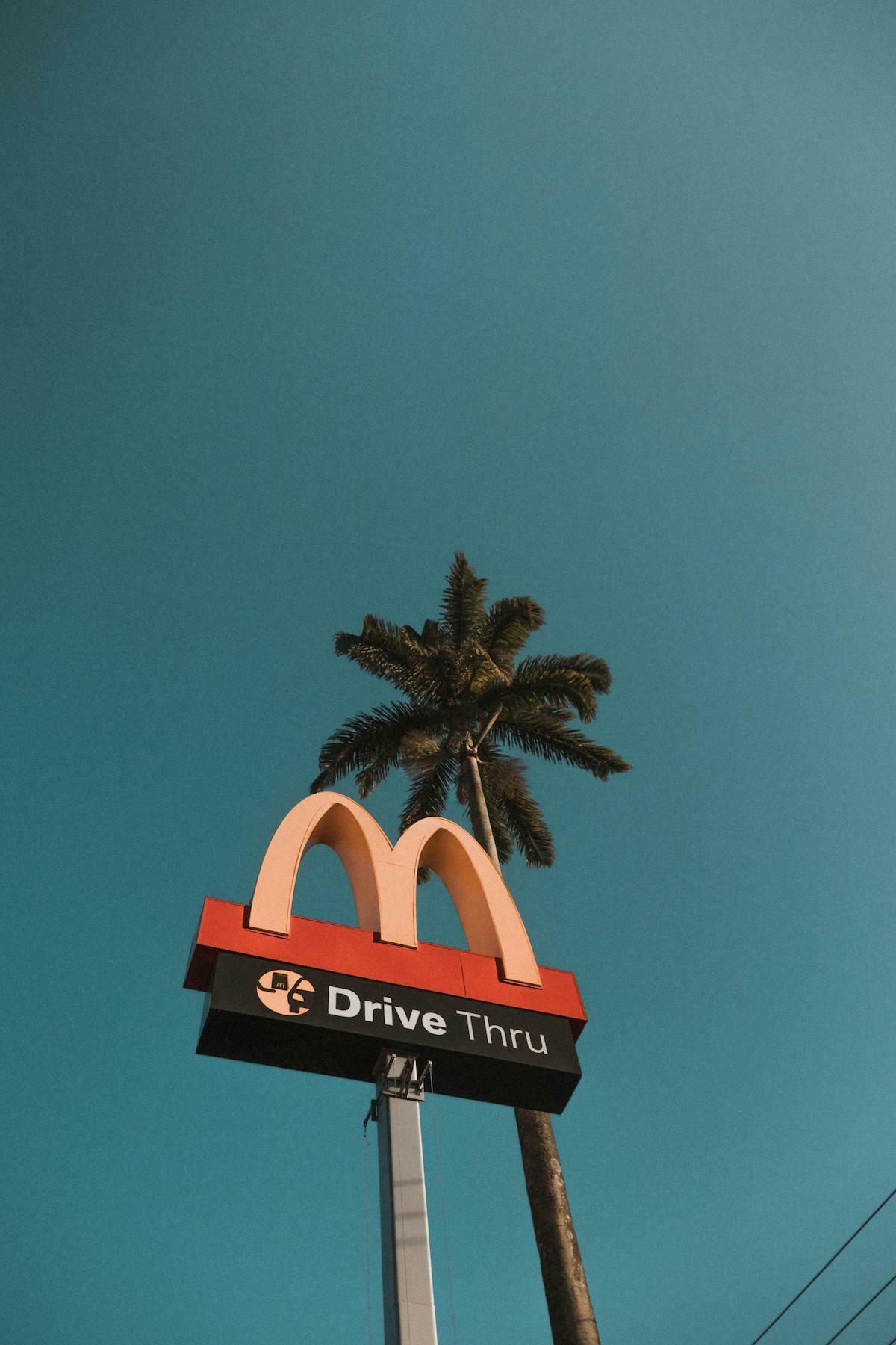 米マクドナルドのイメージ写真。Photo by Caroline Cagnin（https://www.pexels.com/ja-jp/photo/1858115/）