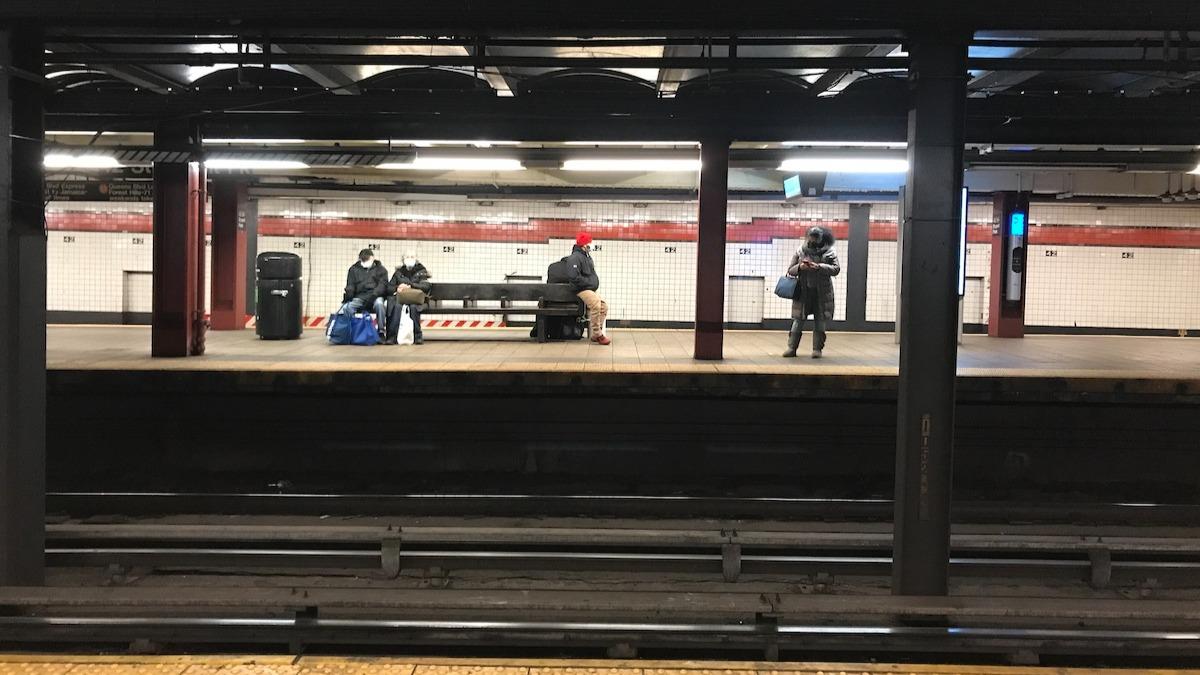 女性車掌　盗撮画像 NY地下鉄 電車内で女性が産気づき女児を出産。周りの乗客が介助（安部かすみ） - エキスパート - Yahoo!ニュース