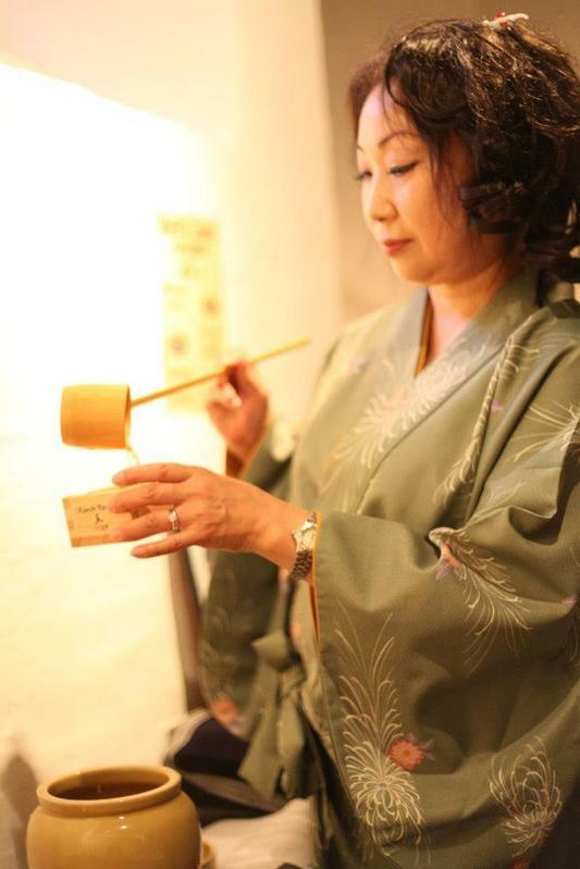 北欧で日本酒の魅力を伝える石井氏　Photo: Asaki Abumi