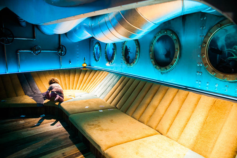 まるで潜水艦の中 Photo:Asaki Abumi