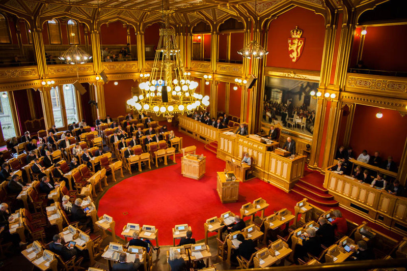 政策討論がおこなわれるノルウェー国会 Photo:Asaki Abumi
