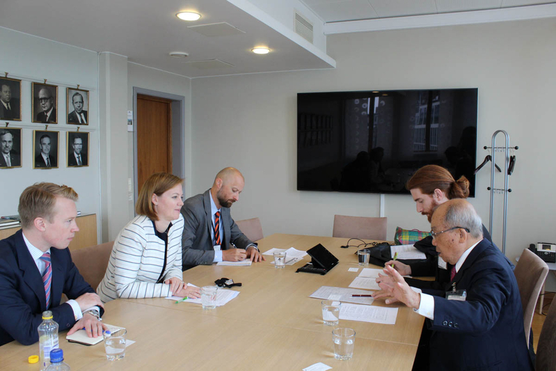 外務省での面会、報道陣は同行無し　Photo:Anne M Skaland