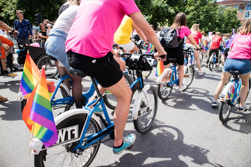 オスロの自転車レンタル「シティバイク」も参加、多様性を支持して自転車も色鮮やかに