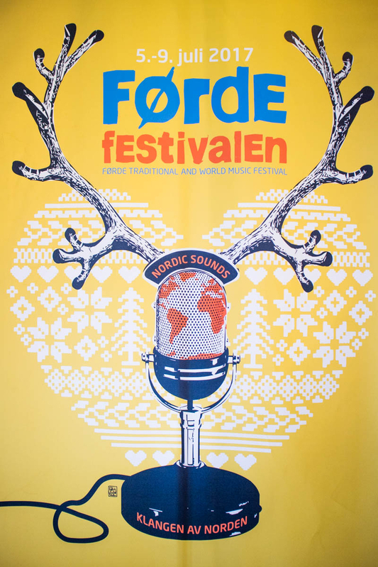 今年のフェスのロゴデザイン。トナカイの角など北欧マークが詰まっている