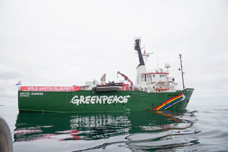 「自然と青年」団体を訓練するために訪れたグリーンピース船 Photo:Abumi