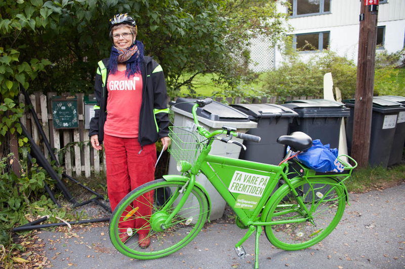 緑の環境党は、車や飛行機よりも、公共交通機関や自転車での移動を推奨する Photo:Asaki Abumi