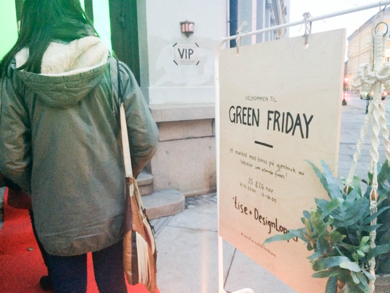 昨年オスロ各地で開催された中古品を売る「グリーン・フライデー」。オスロ市議会の政治家らが率先した Photo: Asaki Abumi