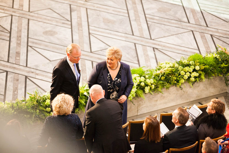 前列は首相、国会議長、大臣らが座るのが恒例。ノルウェー首相（右）　Photo: Asaki Abumi
