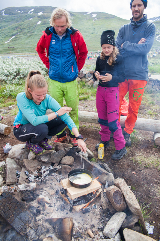 山ではキャンプ、たき火をして、おいしいコーヒーを飲む　Photo: Asaki Abumi