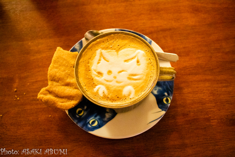 北欧のカフェでは珍しい、猫のラテアート　Photo: Asaki Abumi