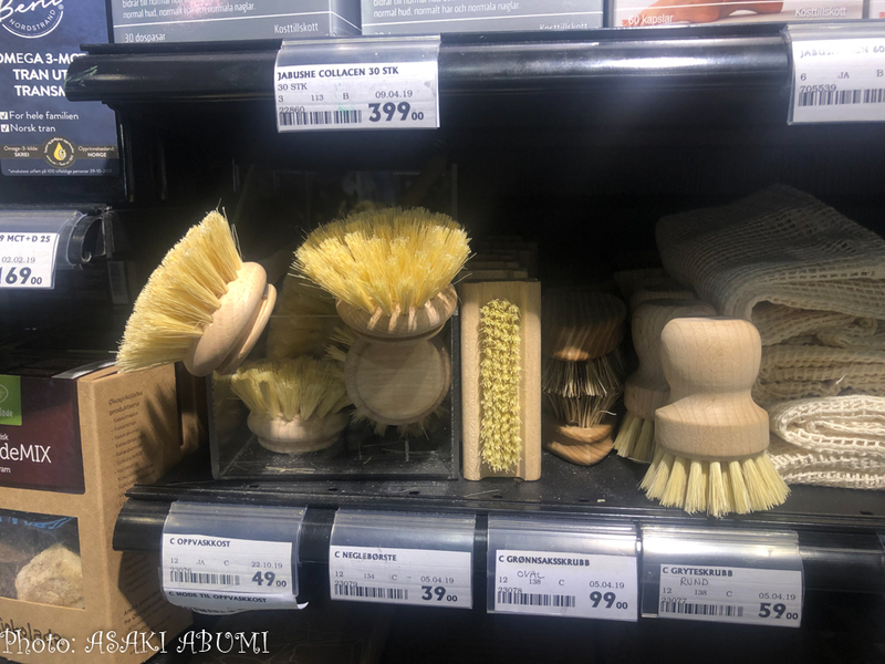 プラスチック素材を避けた商品は、お店でもプラ包装なし Photo: Asaki Abumi