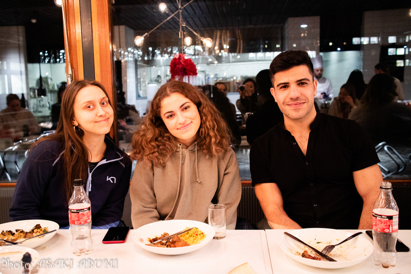 留学生のノーラさん（モロッコ出身・20）、パリーナさん（ポーランド出身・19）、カーラさん（シリア出身・29） Photo: Asaki Abumi