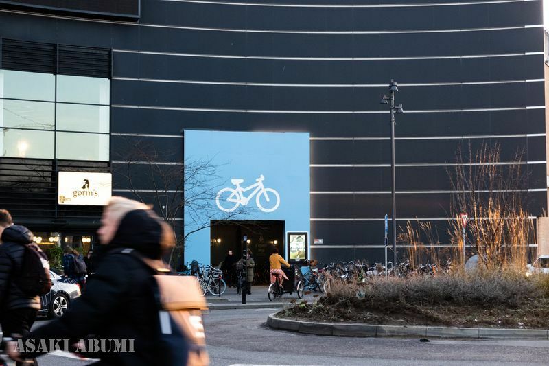 市内には自転車専用の駐輪場もある　筆者撮影