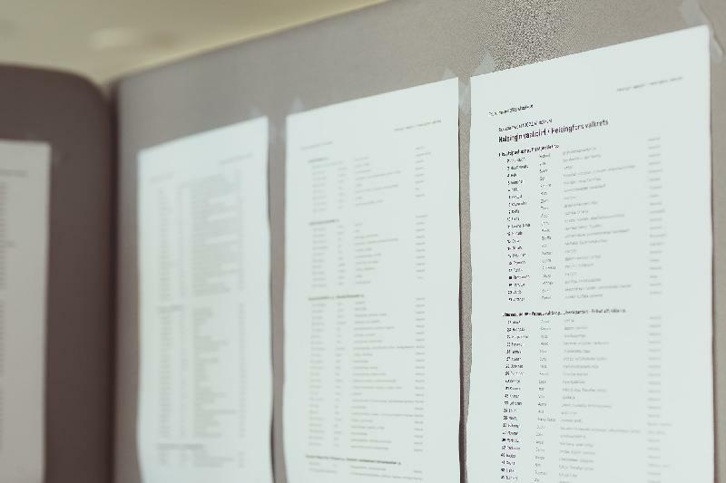 政党や候補者名が書かれた紙　撮影：Salla Merikukka/Allianssi