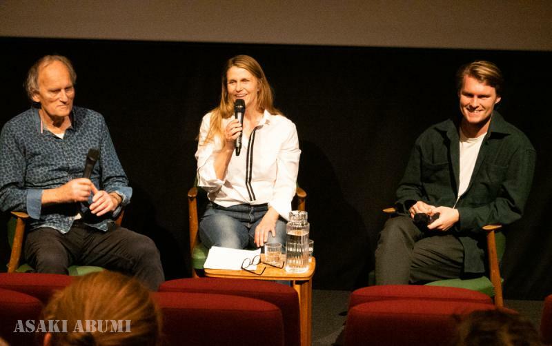 オスロの映画館で対談する「アクティビスト家族」、父のアーリン・キッテルセン（左）と息子のヨナス・キッテルセン（右）筆者撮影