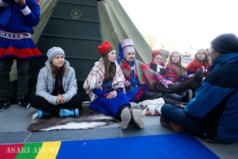 スウェーデンの気候活動家グレタさんも応援に駆け付け、省庁などの入り口を連日封鎖した　筆者撮影