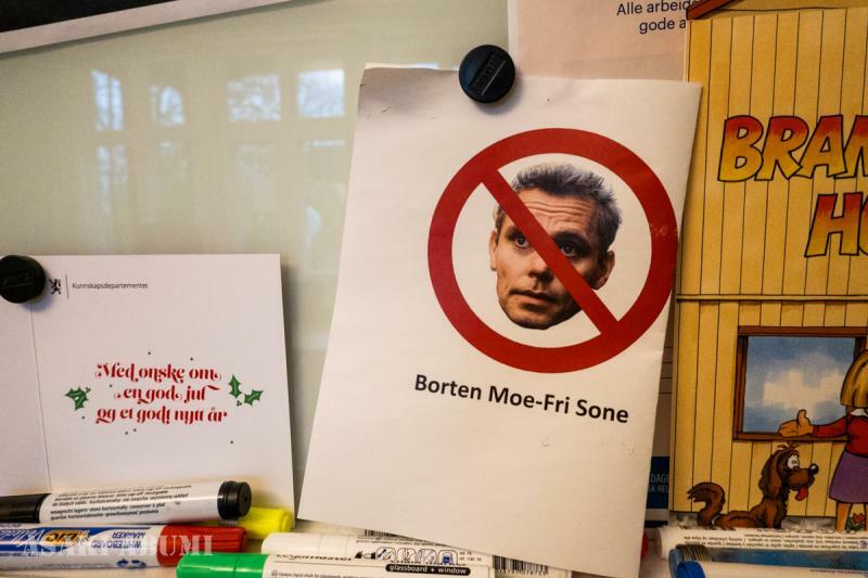 学生議会オフィスの「達成したこと」リストに「Borten Moeフリーゾーン」が飾られている　筆者撮影