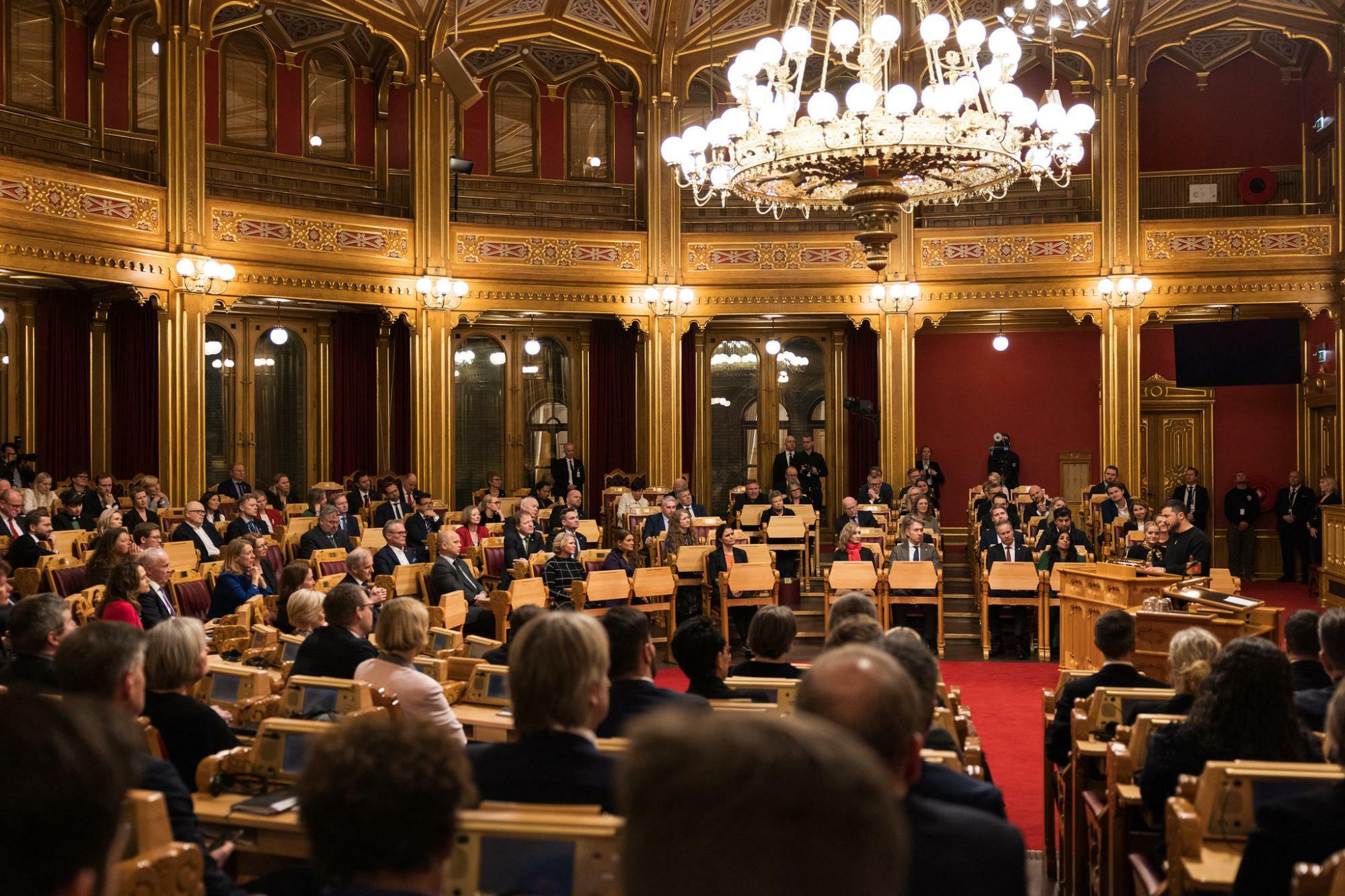 演説をするゼレンスキー大統領　ノルウェー国会提供写真
