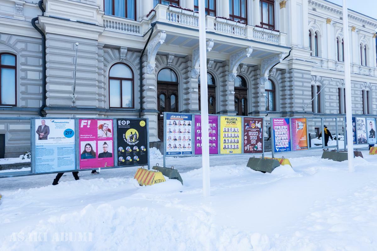 フィンランドでは、日本のようにポスター掲示板の場所が決まっている　筆者撮影