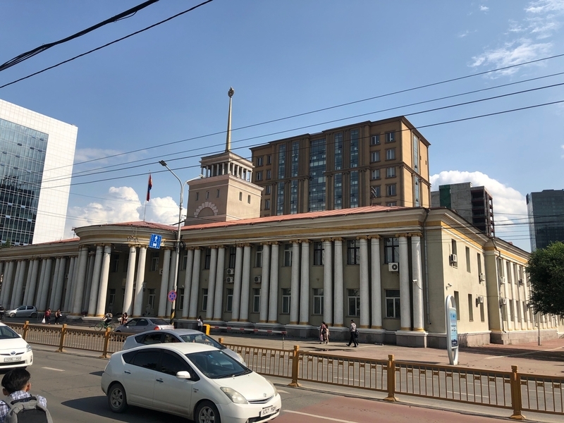 モンゴル外務省の建物も今も現役（撮影・相澤冬樹）