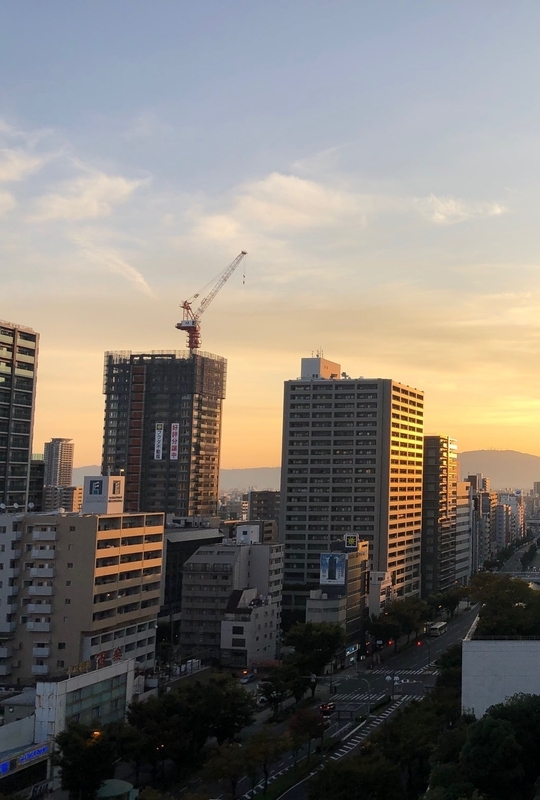 住民投票の日、大阪市の朝焼け（筆者撮影）