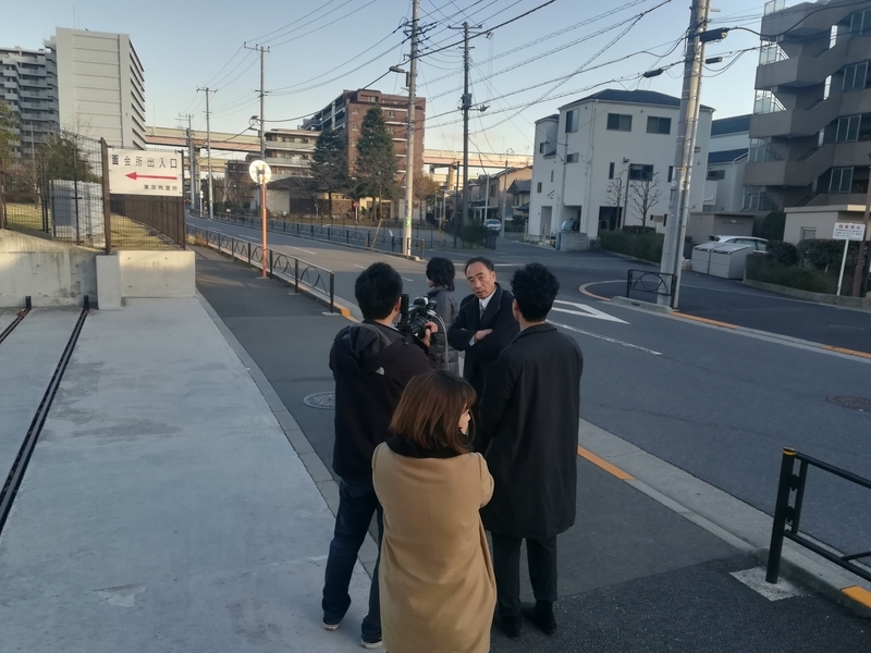 12月17日、テレビ番組の収録のため東京拘置所を訪れた籠池夫妻。ふたりとも涙がにじんだという。