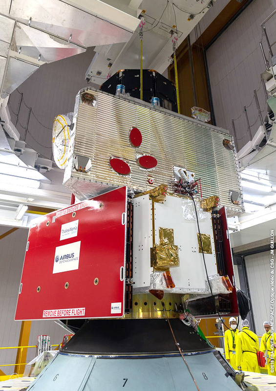 アリアン5ロケット搭載前の水星探査機ベピコロンボ。下から飛行モジュールMTM、ESAのMPO、JAXAのMMO。Image Credit: Arianespace