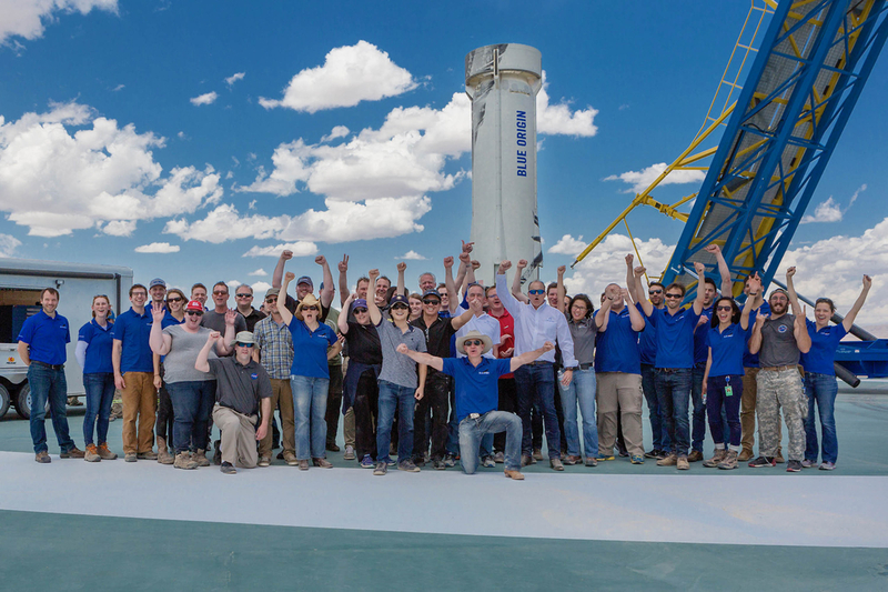 SpaceXを離れた衛星網計画の責任者は、ロケット企業Blue Originを率いるジェフ・ベゾスCEOのAmazon.com衛星網計画へ参加した。Credit: Blue Origin