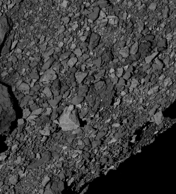 小惑星ベンヌの表面もリュウグウ同様にボルダー（岩塊）が多く過酷な環境だった。Credit: NASA/Goddard/University of Arizona