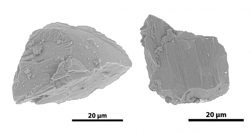 アリゾナ州立大学で分析されたイトカワの破片RA-QD02-0057とRA-QD02-0061。Image by Z. Jin and M. Bose/ASU/JAXA