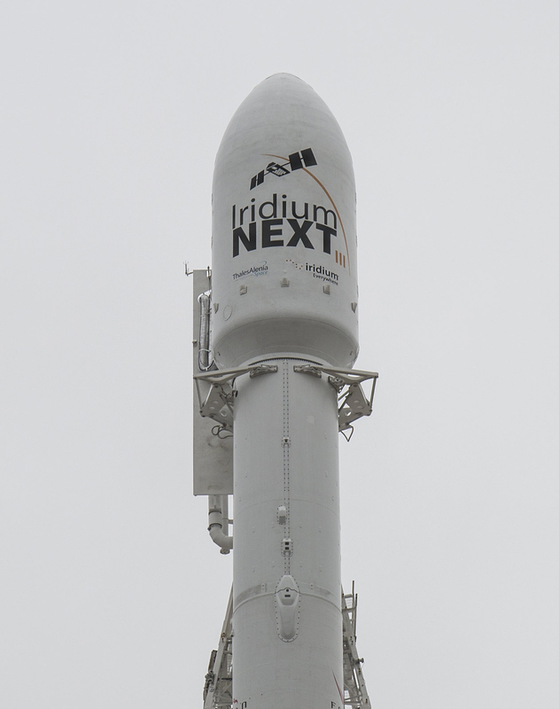 スペースXはイリジウム衛星など他の通信衛星事業者の衛星打ち上げつつ、自社の通信網構築を開始することになる。Credit: SPACEX