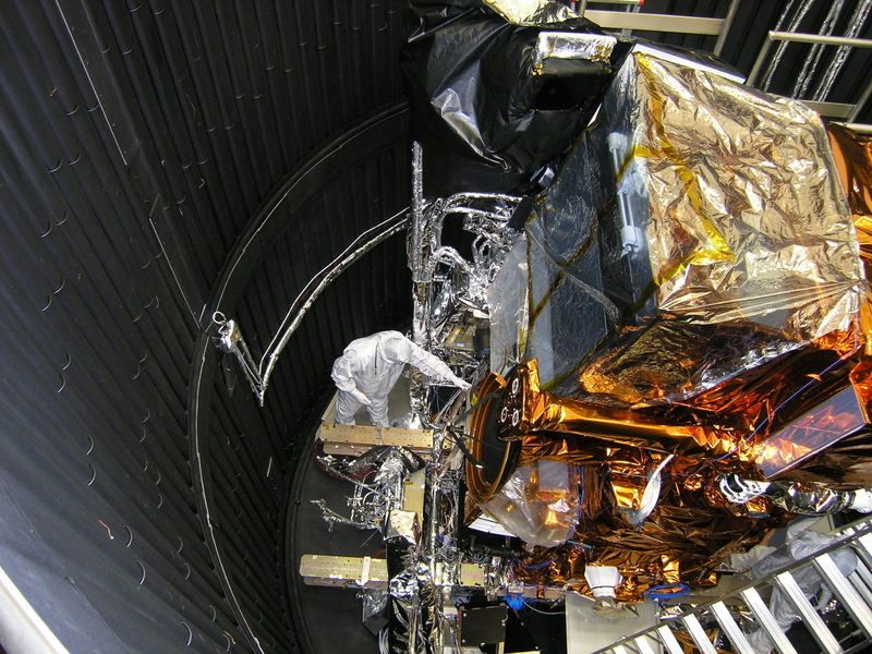 JPSS-1衛星の観測機器取り付け。ATMSは衛星の下部にある。Credit: Ball Aerospace & Technologies Corp.