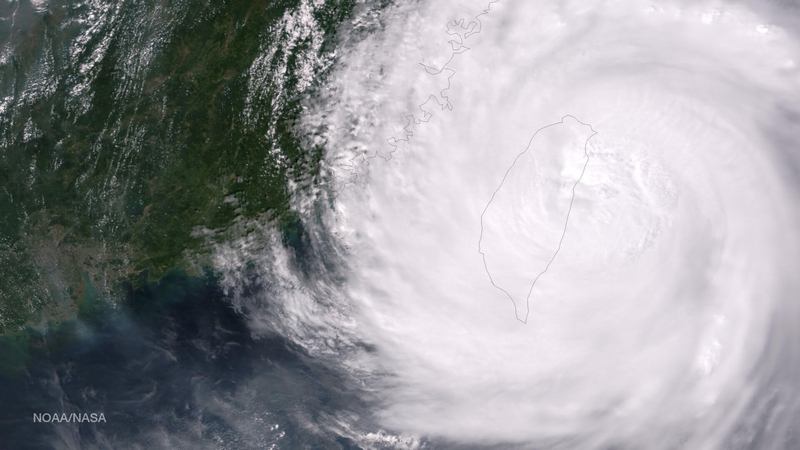 2016年、台湾付近の台風17号（MEGI）を捉えたスオミNPP衛星の画像。Credit: NOAA