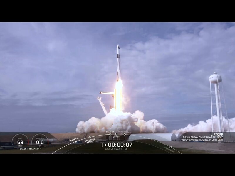 Falcon 9ロケットの打ち上げ。出典：SpaceX Web中継より