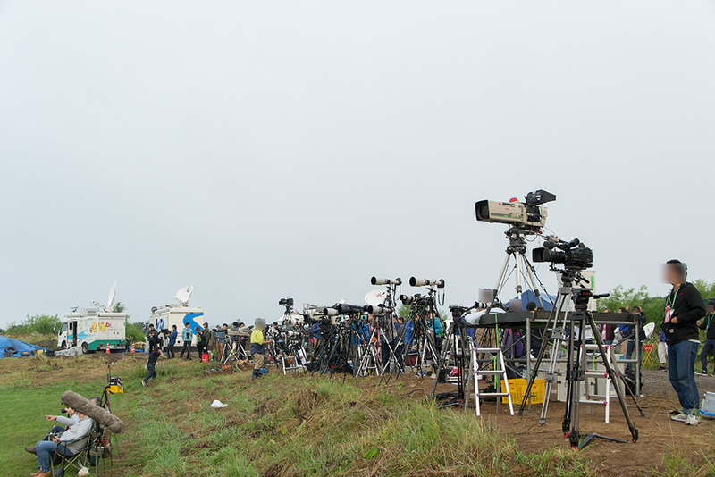 2017年、MOMO初号機の打ち上げ報道で現地に集まった取材陣。撮影：秋山文野