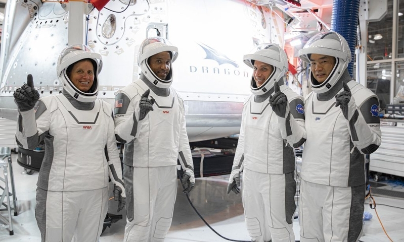 スペースXで訓練に臨むクルー1のチーム。左からシャノン・ウォーカー宇宙飛行士、ビクター・グローバー宇宙飛行士、マイケル・ホプキンス宇宙飛行士、そして野口聡一宇宙飛行士。Credit: SpaceX