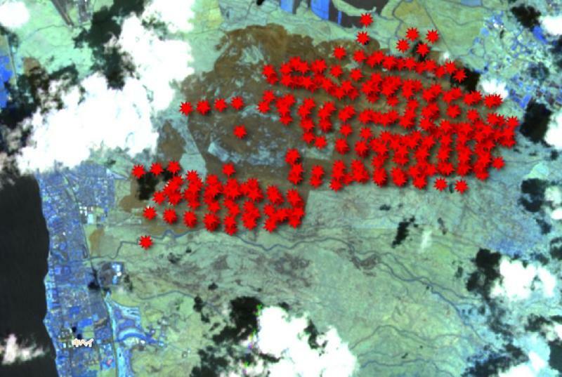 8月13日のキヘイ東側の推定焼失エリアにFIRMS火災情報を重ねたもの。(C)EU, Copernicus Sentinel data 2023