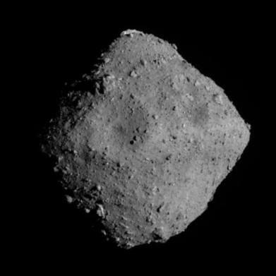 2018年8月31日に「はやぶさ2」が撮影した小惑星リュウグウ。クレジット：JAXA, 東京大, 高知大, 立教大, 名古屋大, 千葉工大, 明治大, 会津大, 産総研