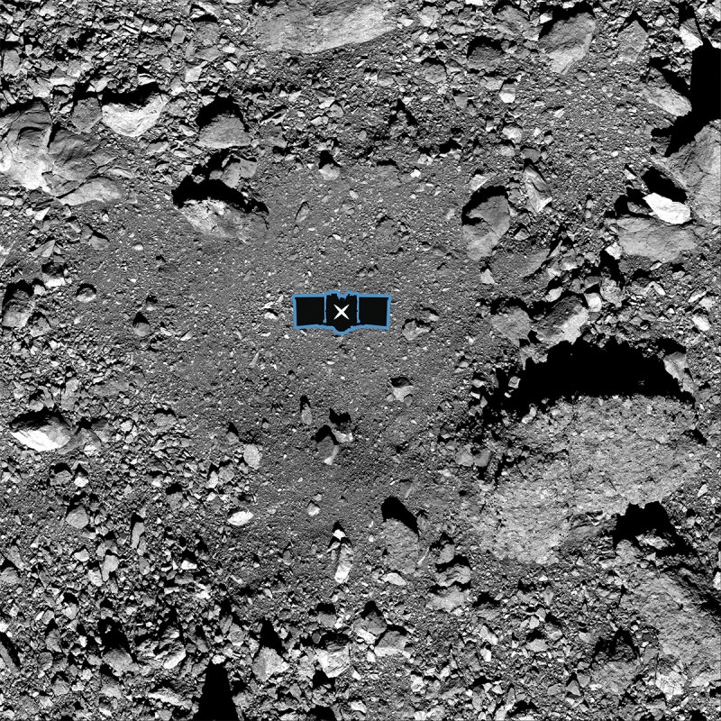 OSIRIS-RExの着陸地点には採取時に岩石が巻き上げられクレーターができた。Credit: NASA/Goddard/University of Arizona
